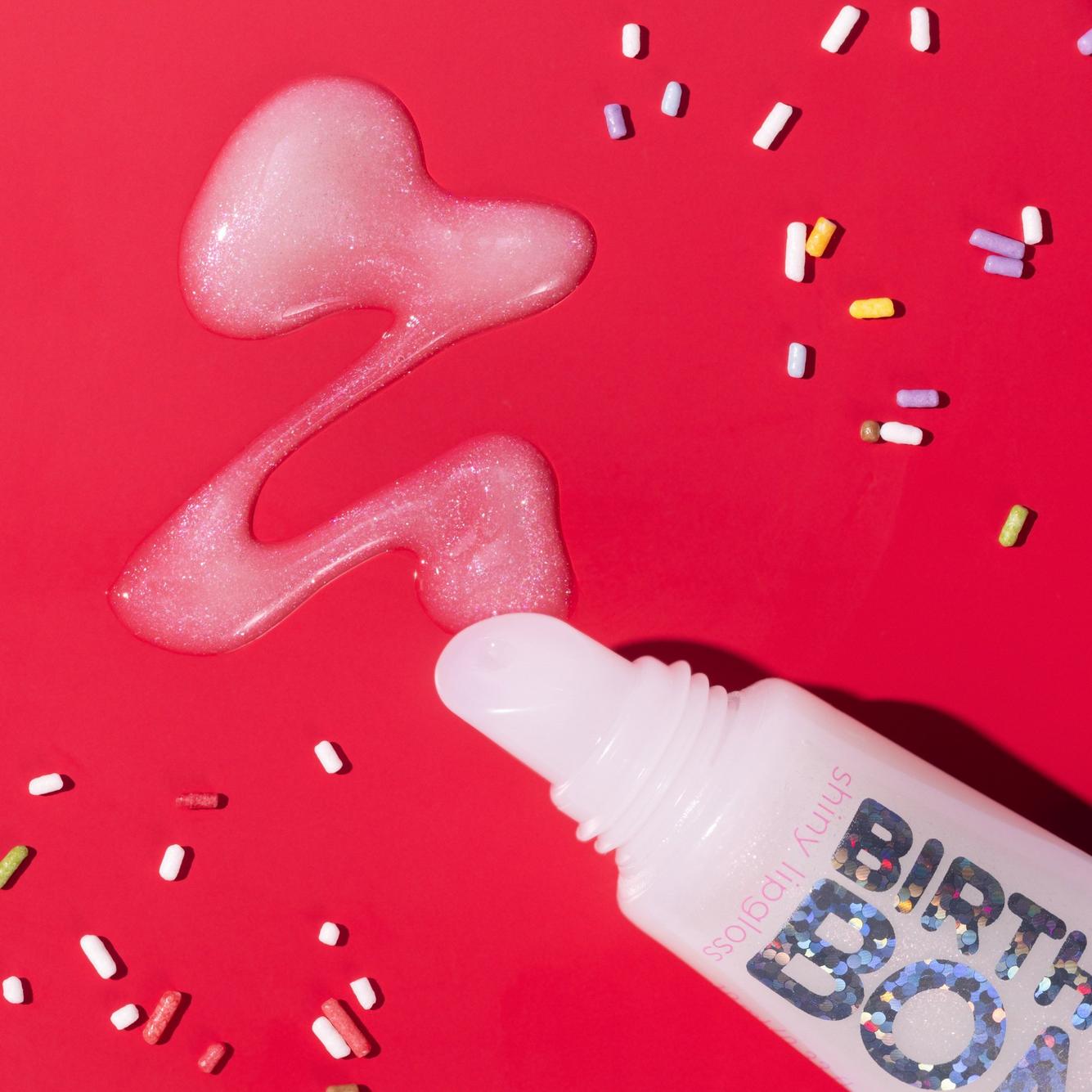 Essence Birthday Bomb Shiny Lipgloss - גלוס מנצנץ אסנס