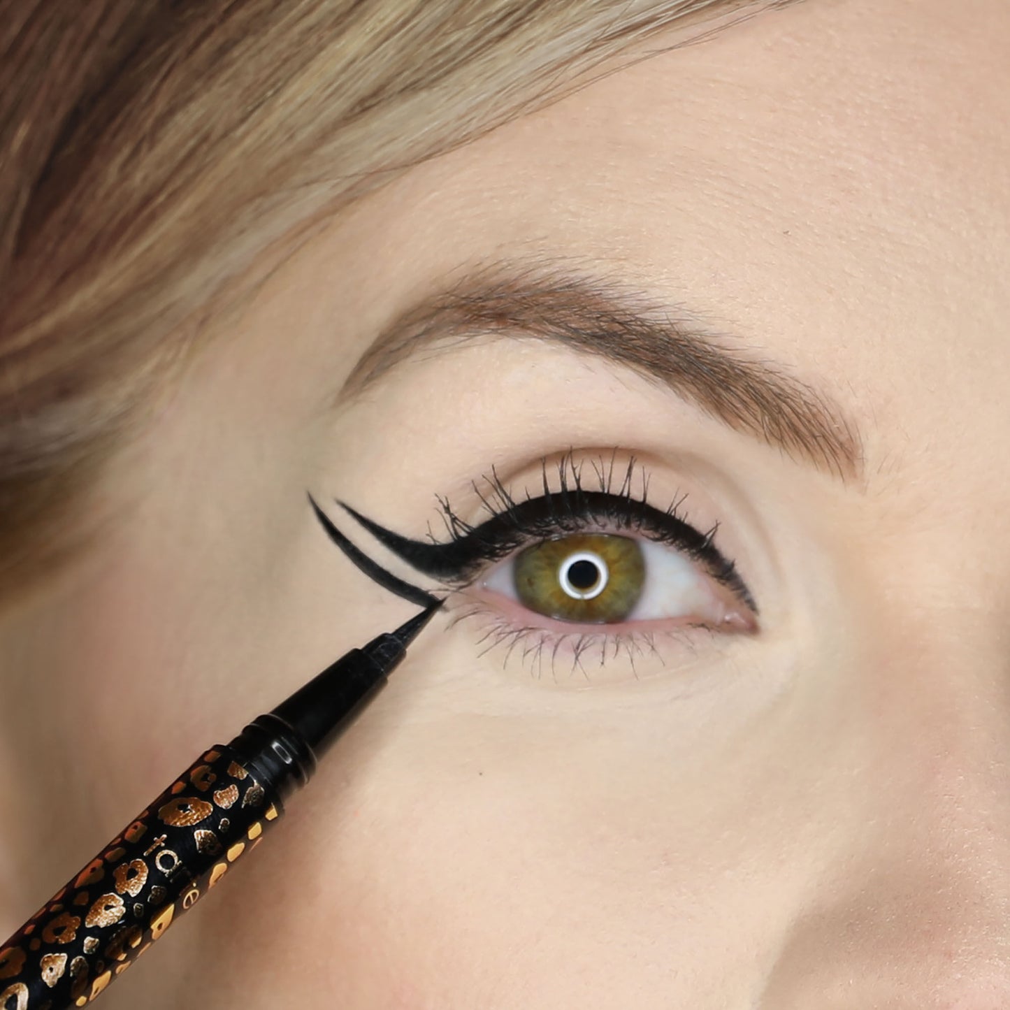 Tarte Maneater™ Liquid Eyeliner - איילינר טארט