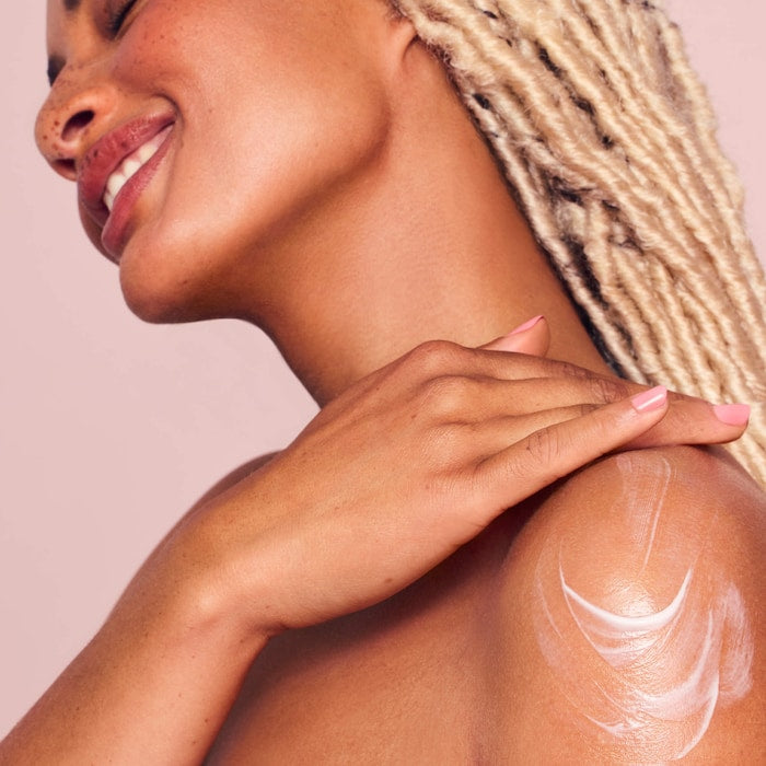 Rare Beauty Find Comfort Niacinamide Hydrating Body Lotion - קרם גוף רייר ביוטי - החנות שמוכרת את מוצרי ספורה בארץ